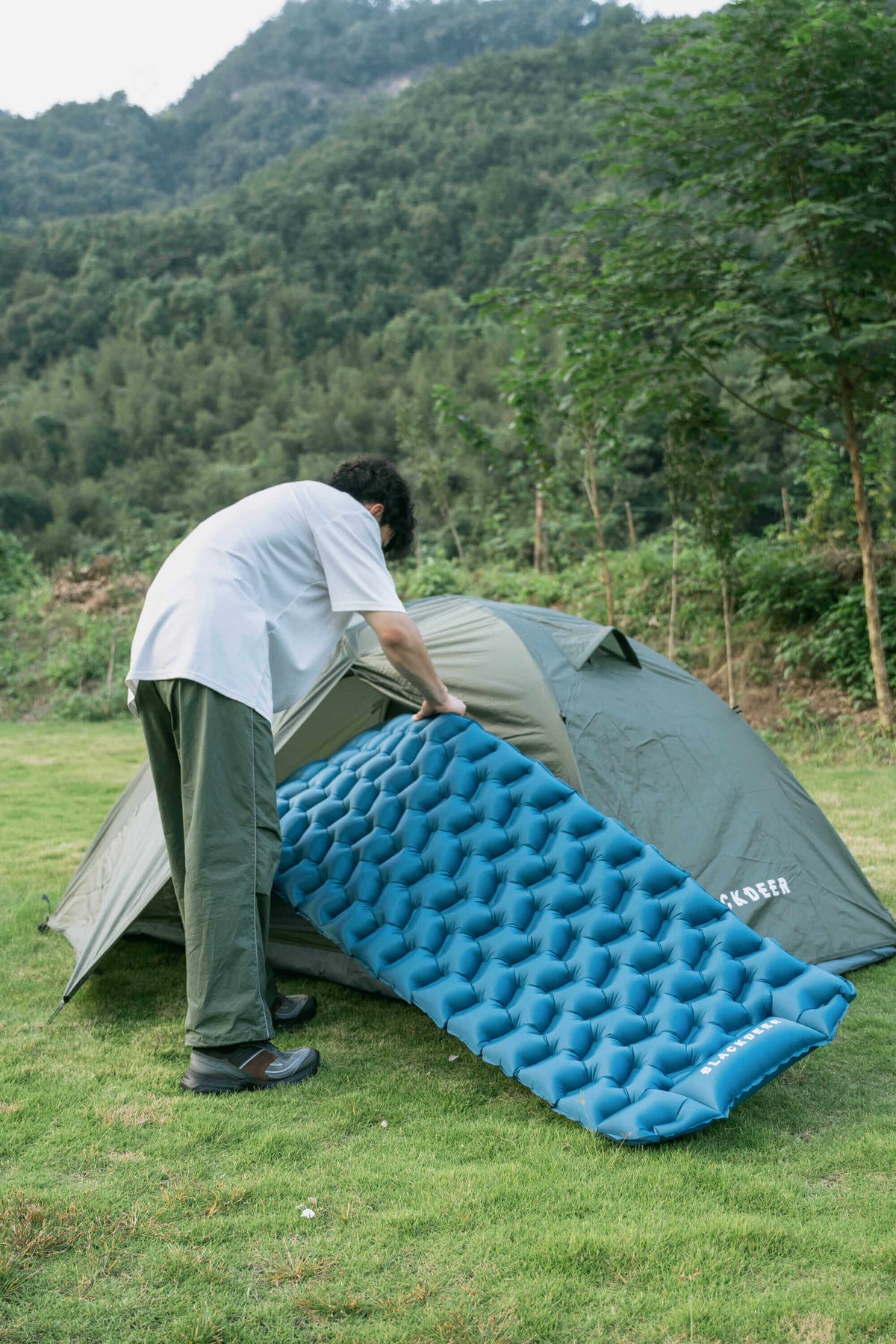 BLACKDEER Honeycomb Inflatable Mat